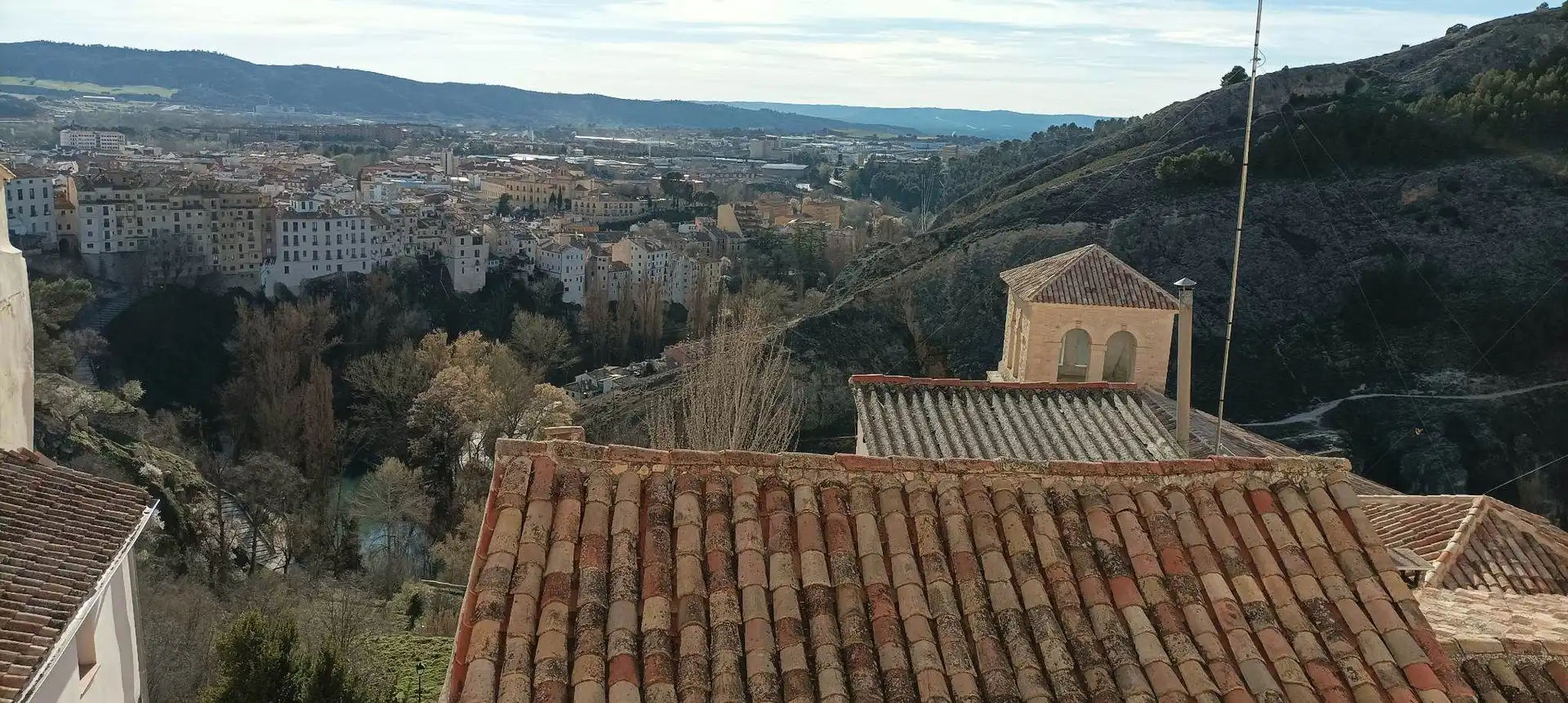 Vista exterior de Casa o xalet en venda en Cuenca amb Calefacció i Balcó