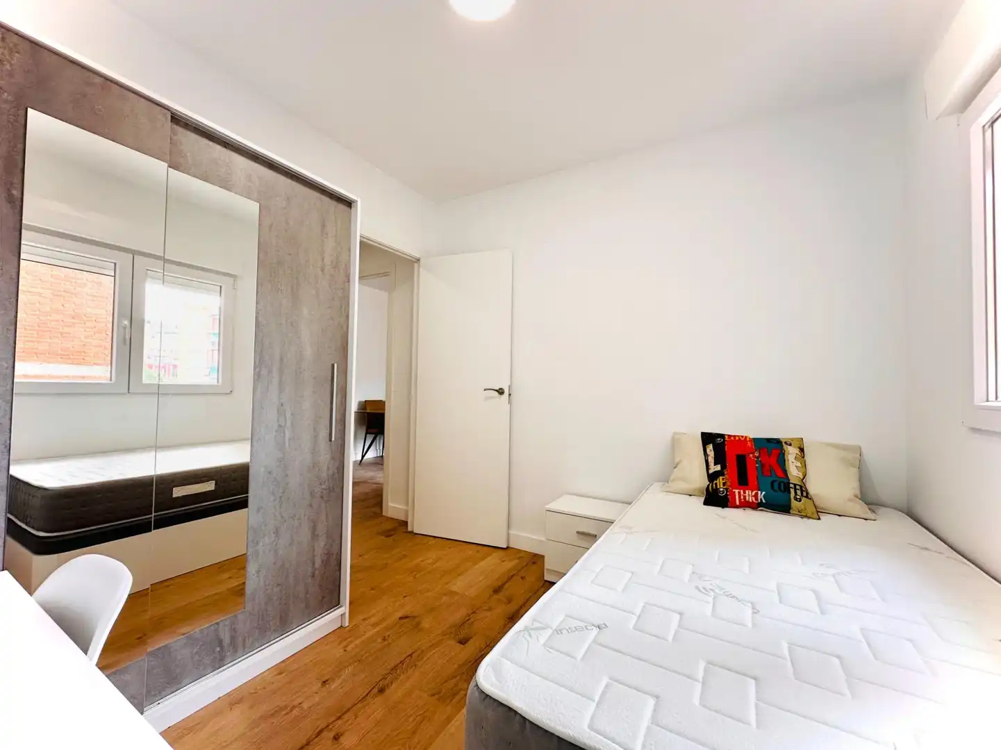 Room in Calle FRAY JUAN SANCHEZ COTAN, Cartuja