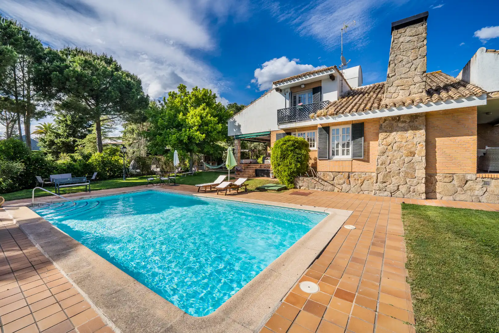 Piscina de Casa o chalet en venta en Las Rozas de Madrid con Aire acondicionado, Calefacción y Jardín privado