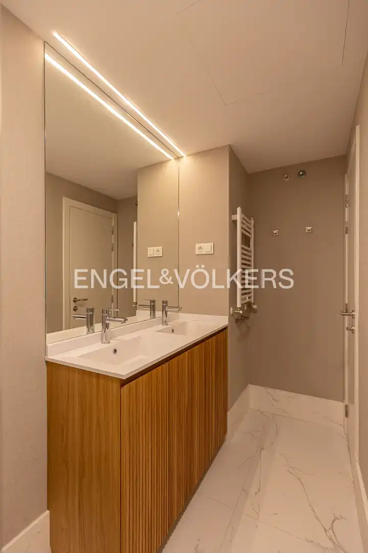 Badezimmer von Wohnung zur Miete in Madrid mit Klimaanlage, Heizung und Abstellraum