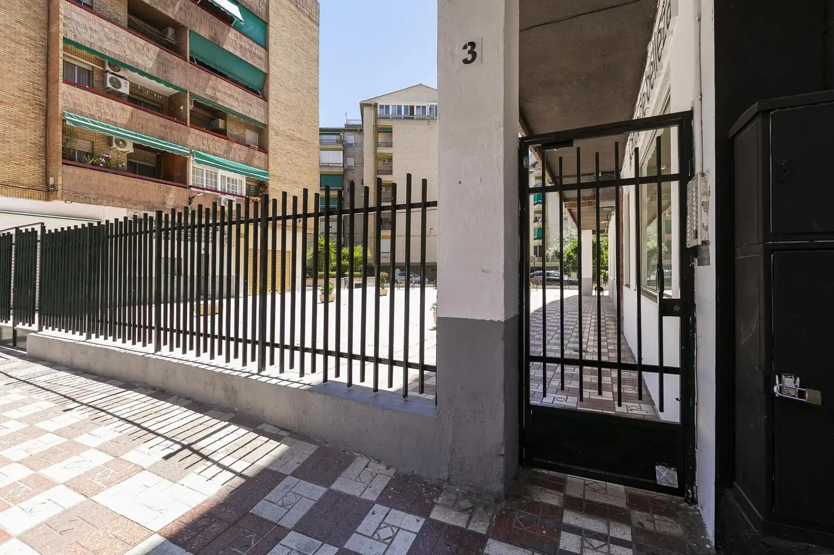 Exterior view of Study for sale in Granada  with Parquet flooring and Furnished
