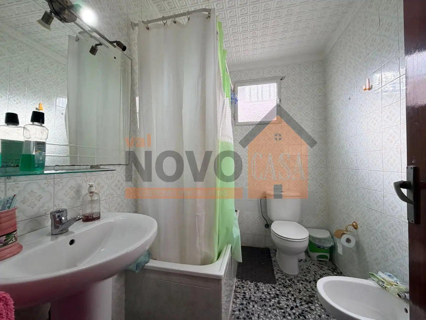 Baño de Piso en venta en Silla con Trastero