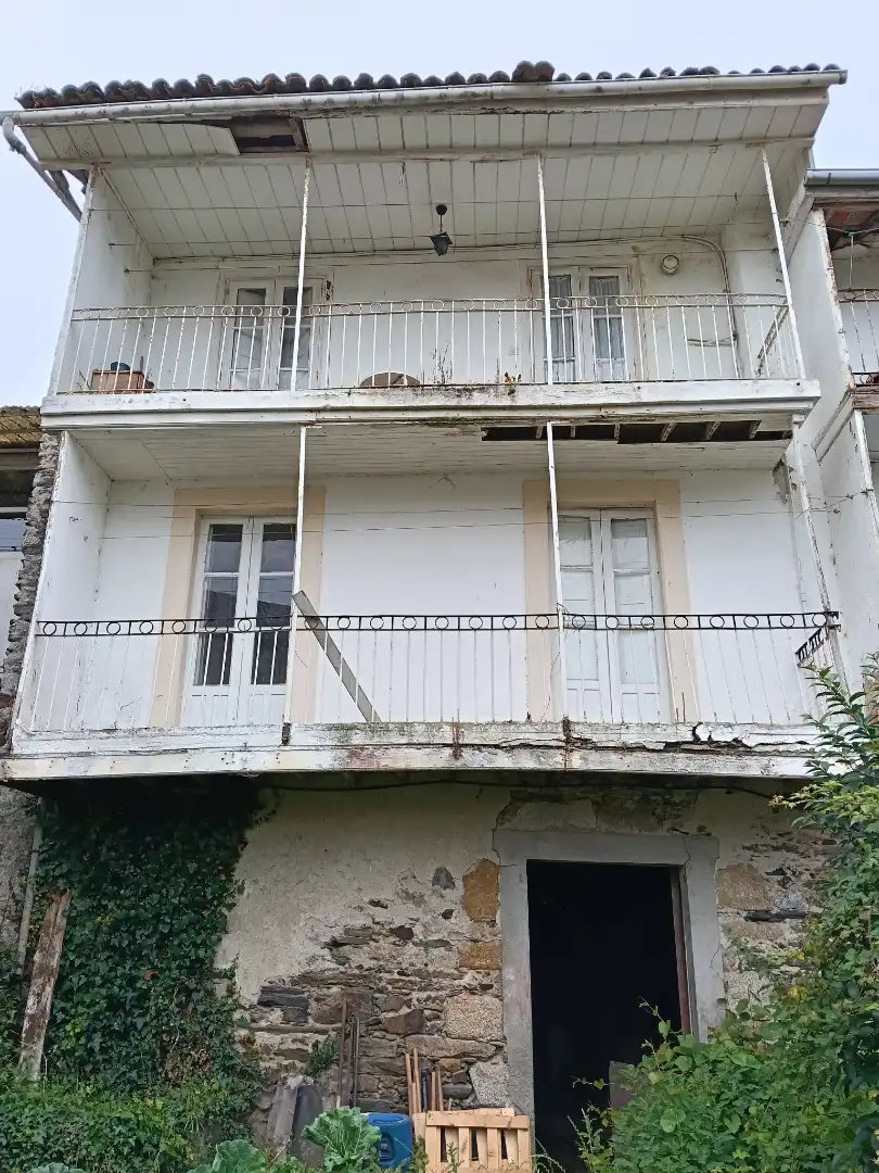 Vista exterior de Casa adosada en venda en Betanzos amb Traster i Balcó
