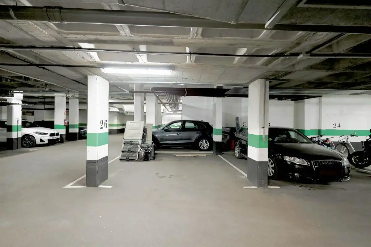 Aparcament de Àtic de lloguer en Madrid amb Aire condicionat, Calefacció i Jardí privat