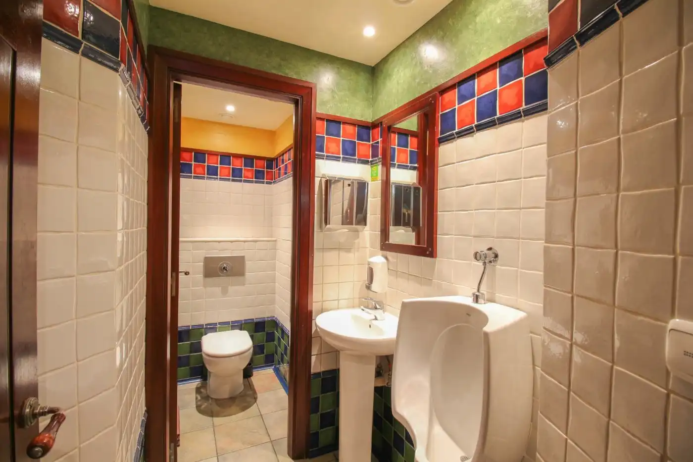 Bathroom of Commercial properties for sale in Aretxabaleta  with Air Conditioner and Furnished