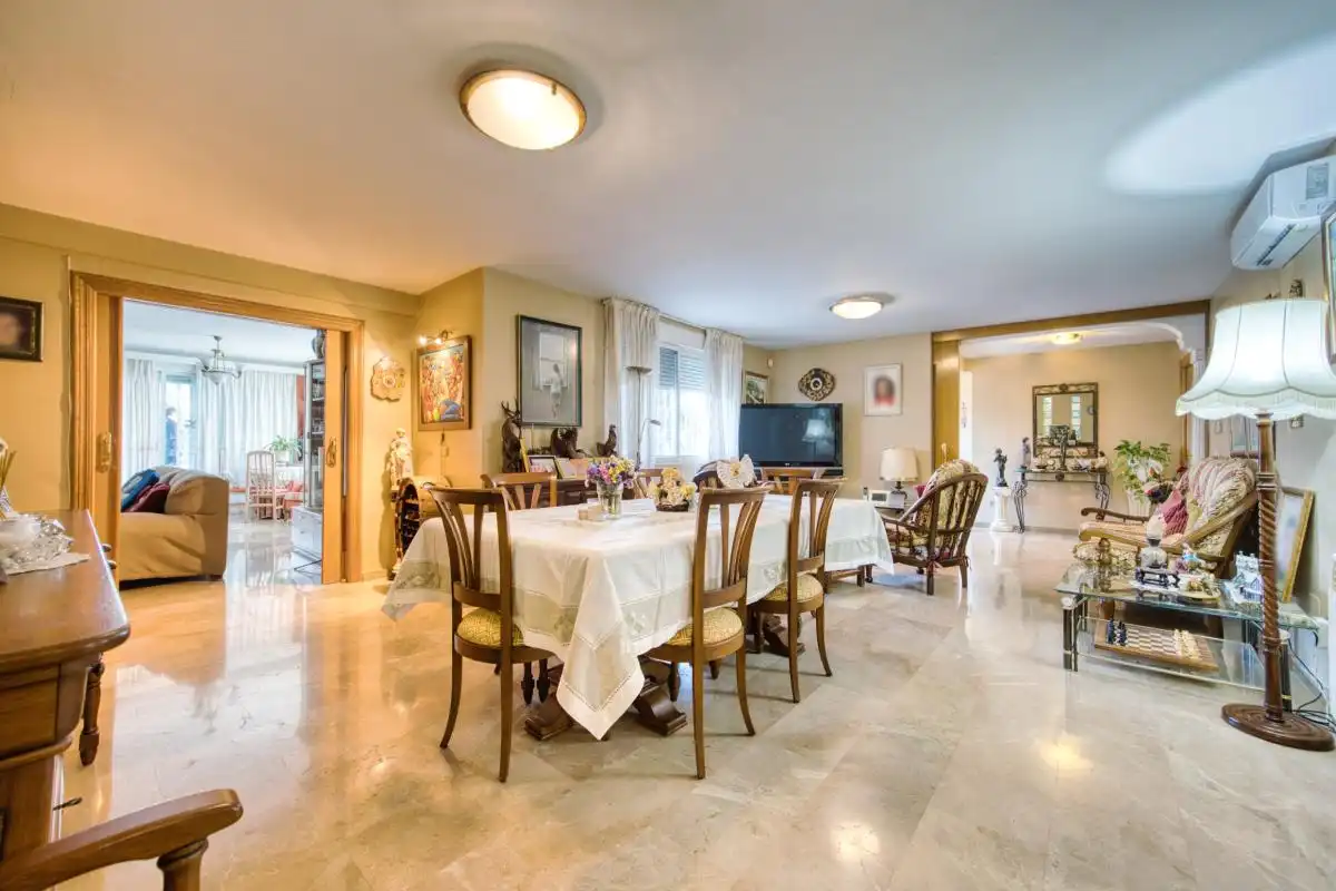 Comedor de Casa o chalet en venta en L'Alfàs del Pi con Aire acondicionado, Calefacción y Jardín privado