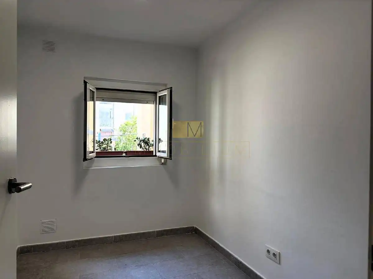 Bedroom of Flat for sale in Vilanova i la Geltrú  with Air Conditioner and Balcony