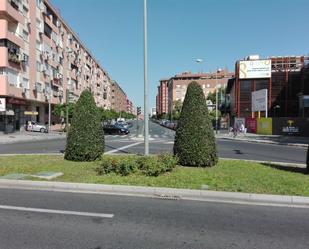 Exterior view of Flat to rent in  Sevilla Capital  with Air Conditioner