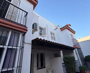 Vista exterior de Casa adosada en venda en Chiclana de la Frontera