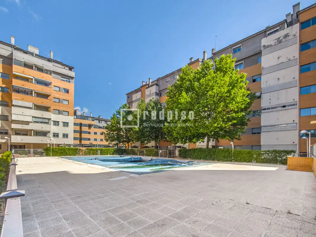Vista exterior de Dúplex en venda en Alcorcón amb Calefacció, Jardí privat i Parquet