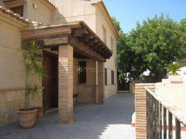Detached house with garden for sale in Oliva pueblo