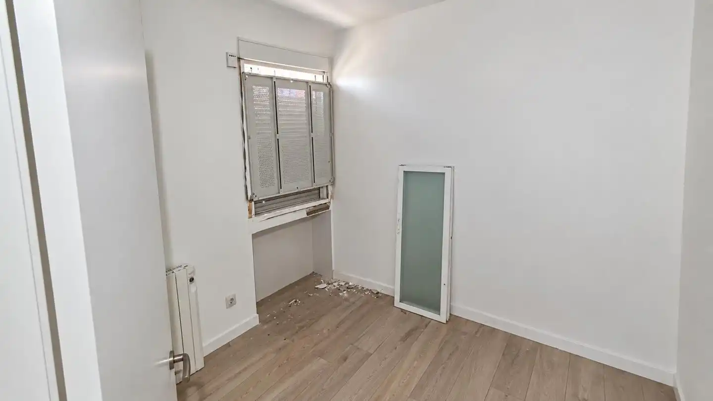 Habitación de Planta baja en venta en Madrid