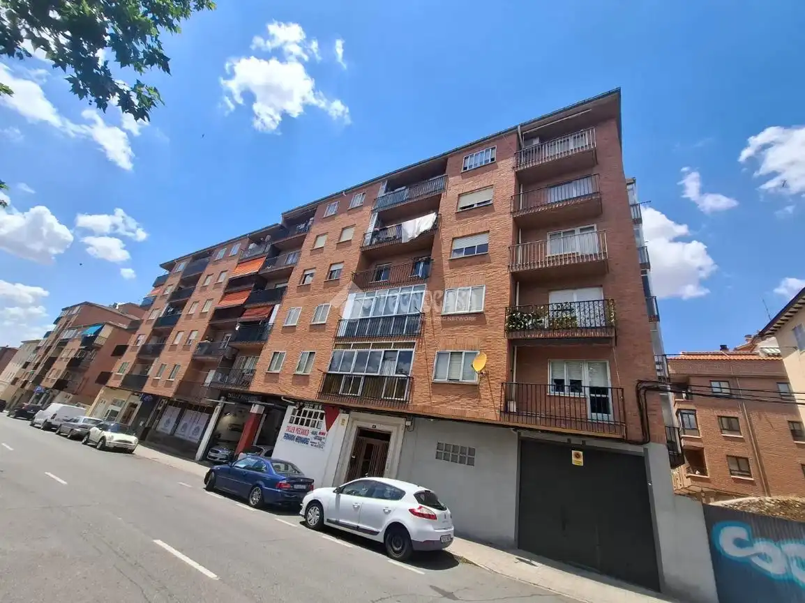 Vista exterior de Pis en venda en Ávila