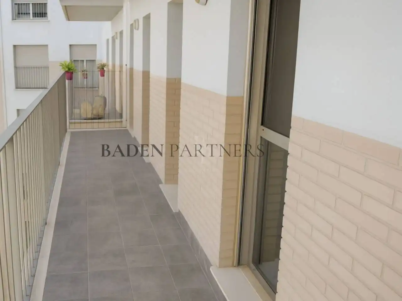 Vista exterior de Pis en venda en Vinaròs amb Aire condicionat, Terrassa i Balcó