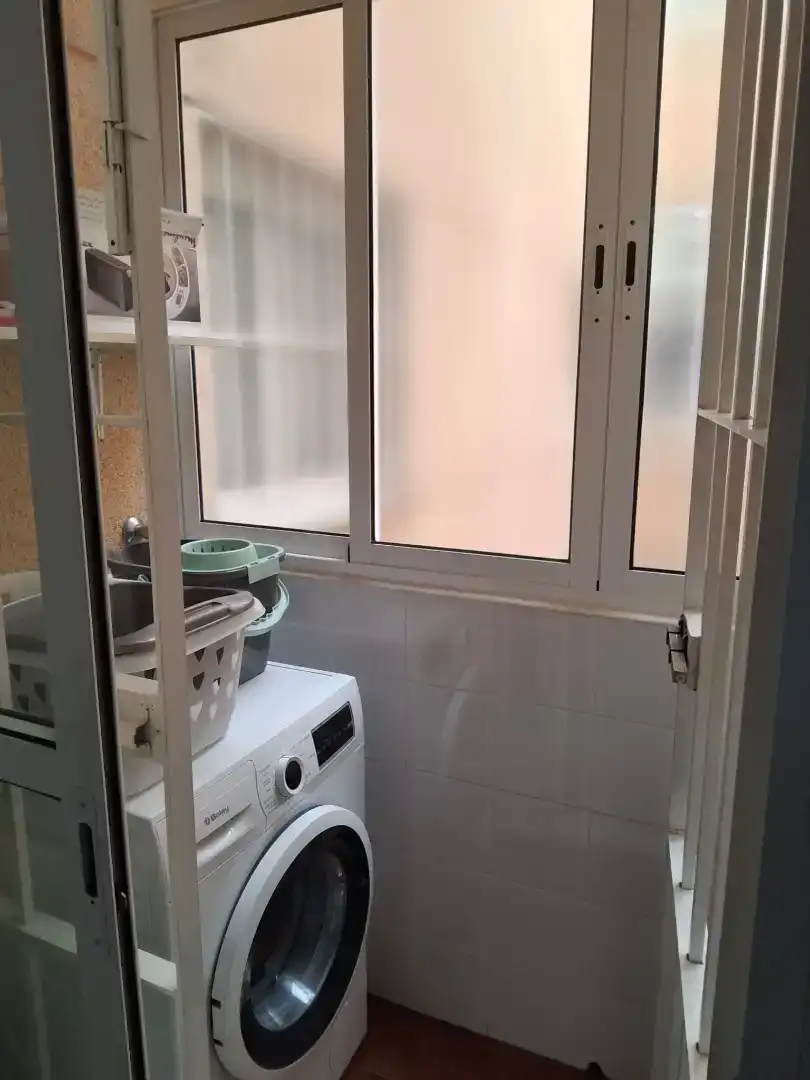 Bany de Pis per a compartir en Barrio Alto