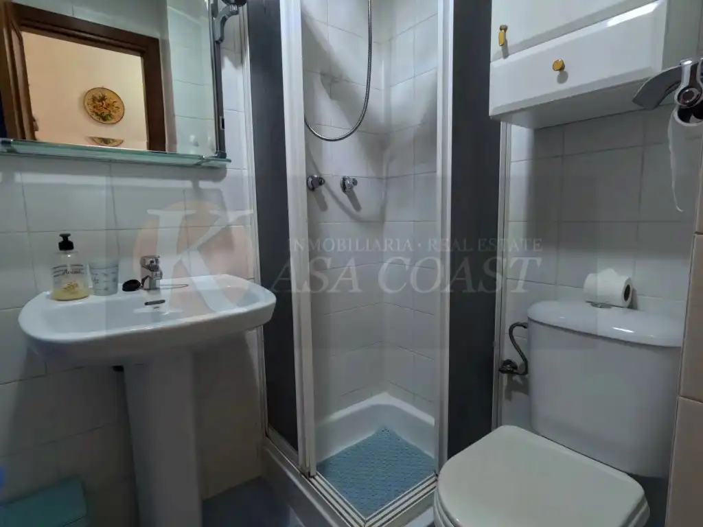 Baño de Piso en venta en Fuengirola con Aire acondicionado, Jardín privado y Terraza