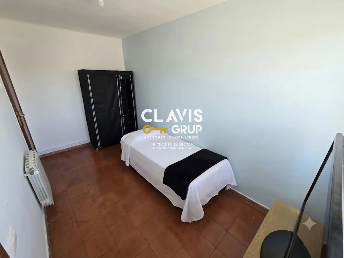 Flat for sale in Barcelona  with Heating, Terrace and Alarm