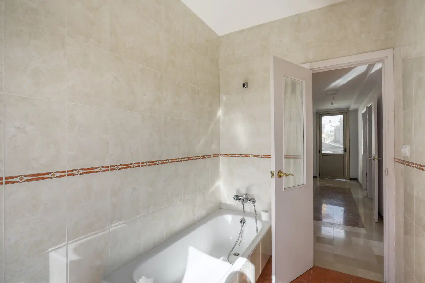 Bany de Casa o xalet en venda en Arteixo amb Parquet, Terrassa i Traster