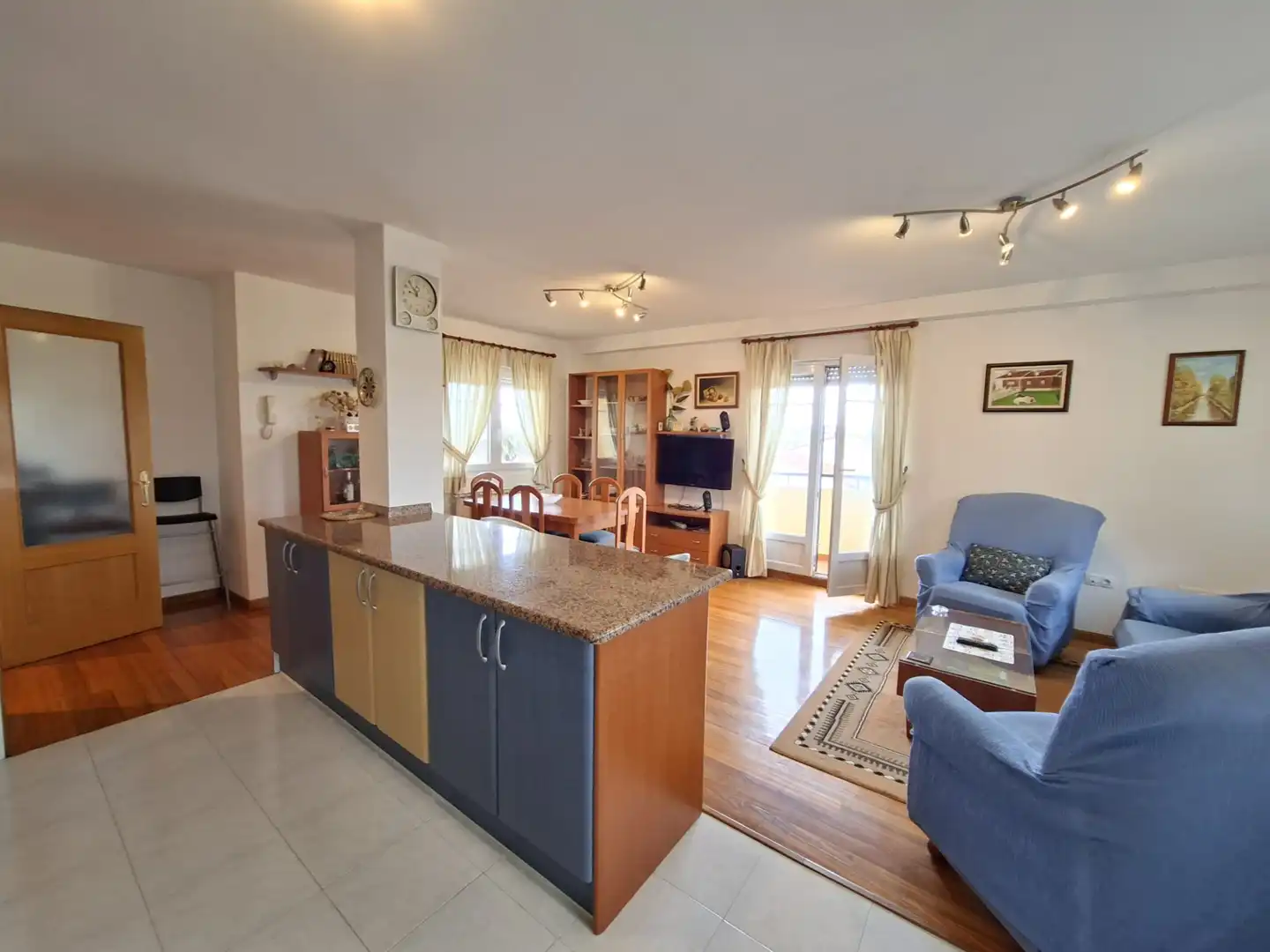 Sala de estar de Piso en venta en Suances con Calefacción, Terraza y Amueblado