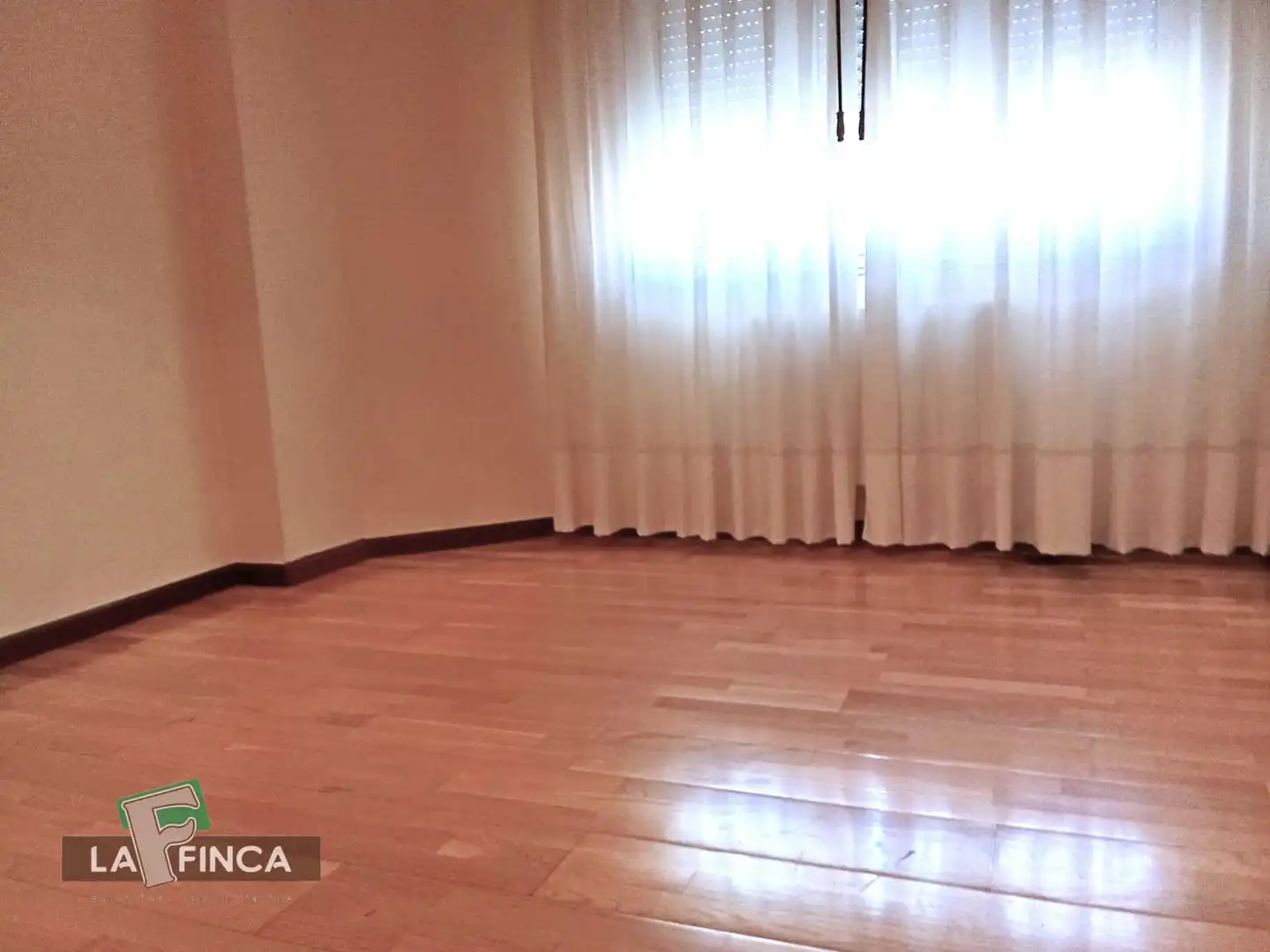 Dormitori de Pis en venda en Gijón  amb Calefacció i Terrassa