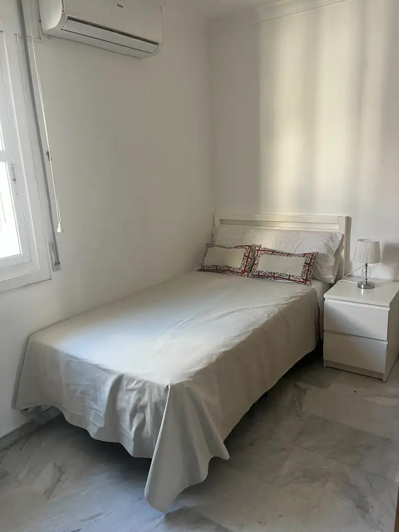 Schlafzimmer von Wohnung zur Miete in Málaga mit Möbliert, Ofen und Waschmaschine