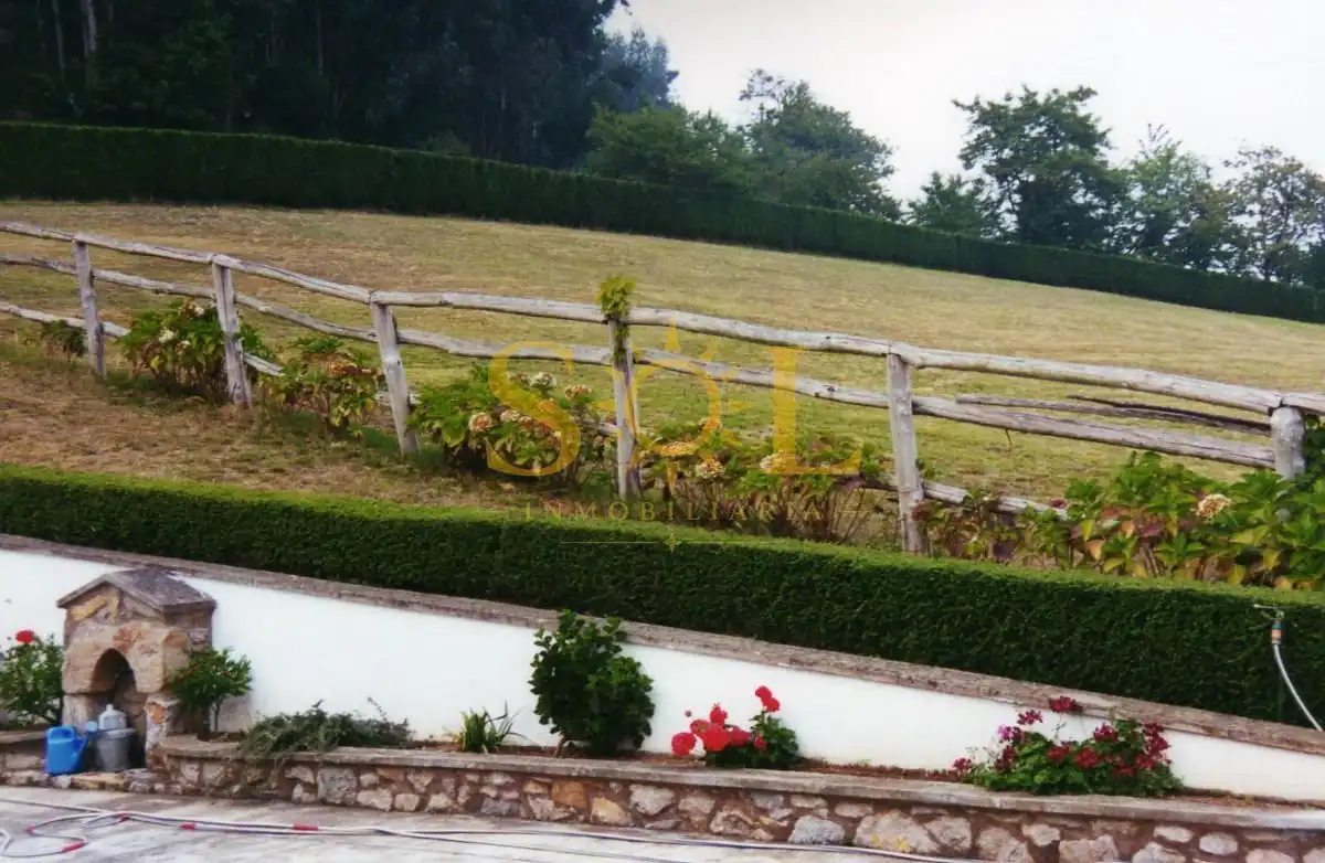 Jardí de Casa o xalet en venda en Pravia amb Calefacció i Jardí privat