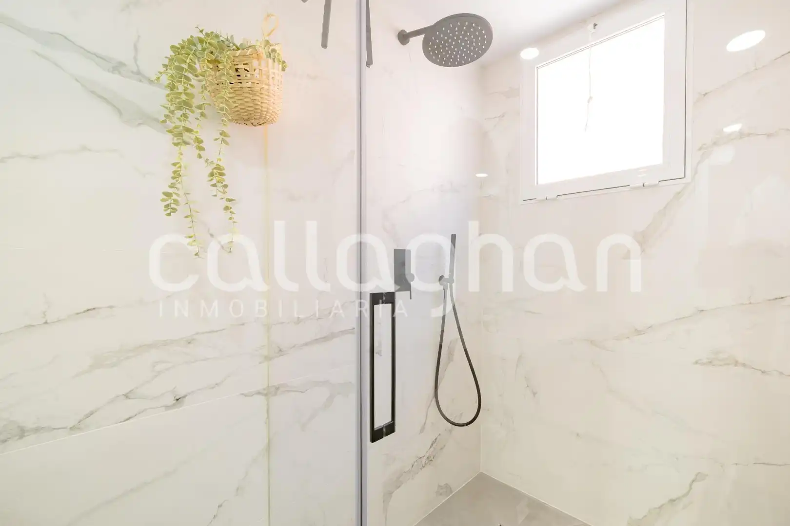 Baño de Piso en venta en Valencia con Aire acondicionado, Calefacción y Amueblado