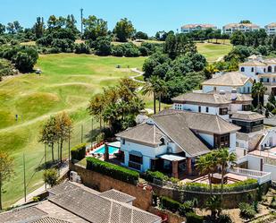 Vista exterior de Casa o xalet en venda en Mijas amb Terrassa, Piscina i Balcó