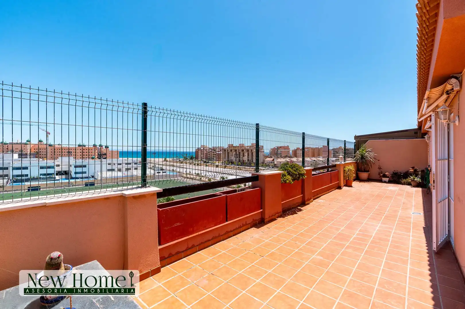 Terrasse von Dachboden zum Verkauf in Roquetas de Mar mit Klimaanlage, Terrasse und Gemeinschaftspool