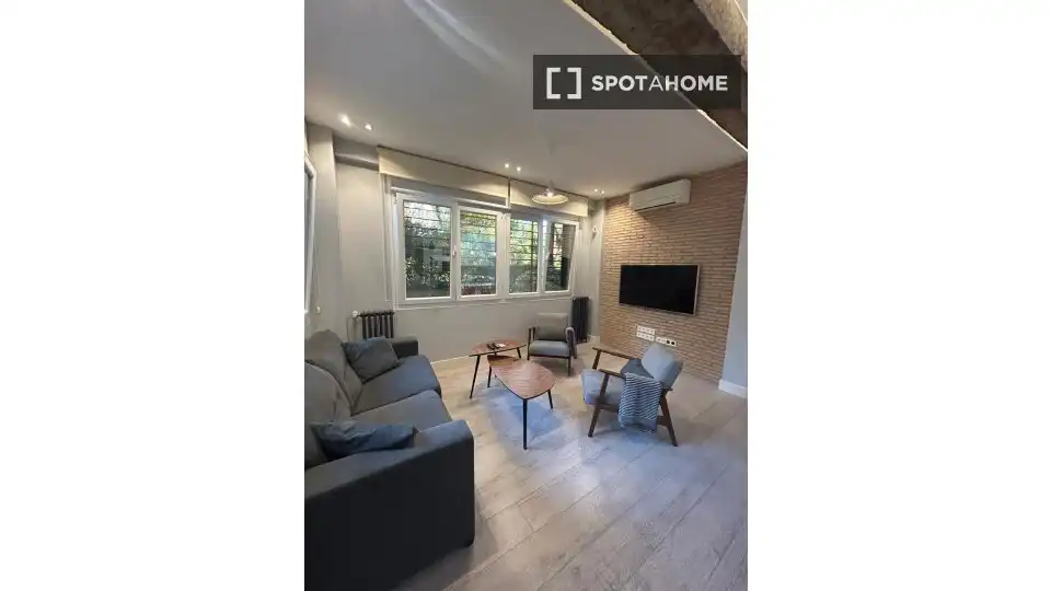 Vista exterior de Piso de alquiler en  Madrid Capital con Aire acondicionado, Calefacción y Amueblado