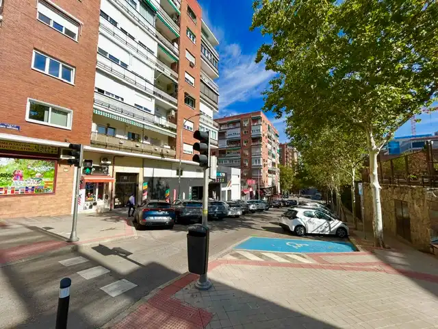Vista exterior de Pis en venda en Madrid amb Calefacció, Terrassa i Moblat