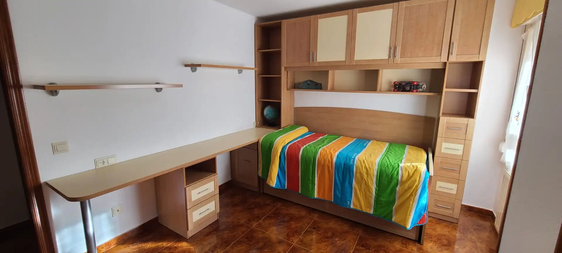 Habitación de Piso de alquiler en Gijón  con Calefacción y Amueblado