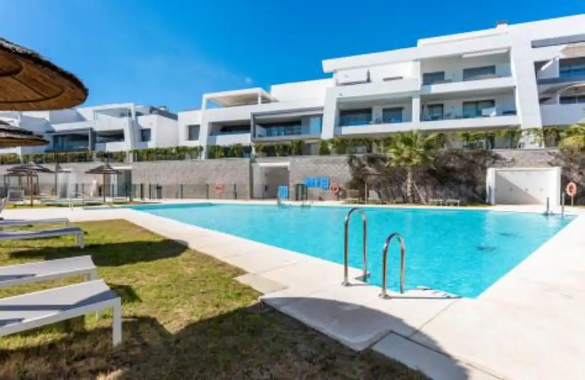 Home with pool for sale in Selwo