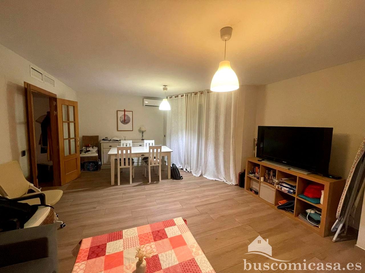 Sala d'estar de Pis en venda en Linares amb Aire condicionat, Parquet i Moblat
