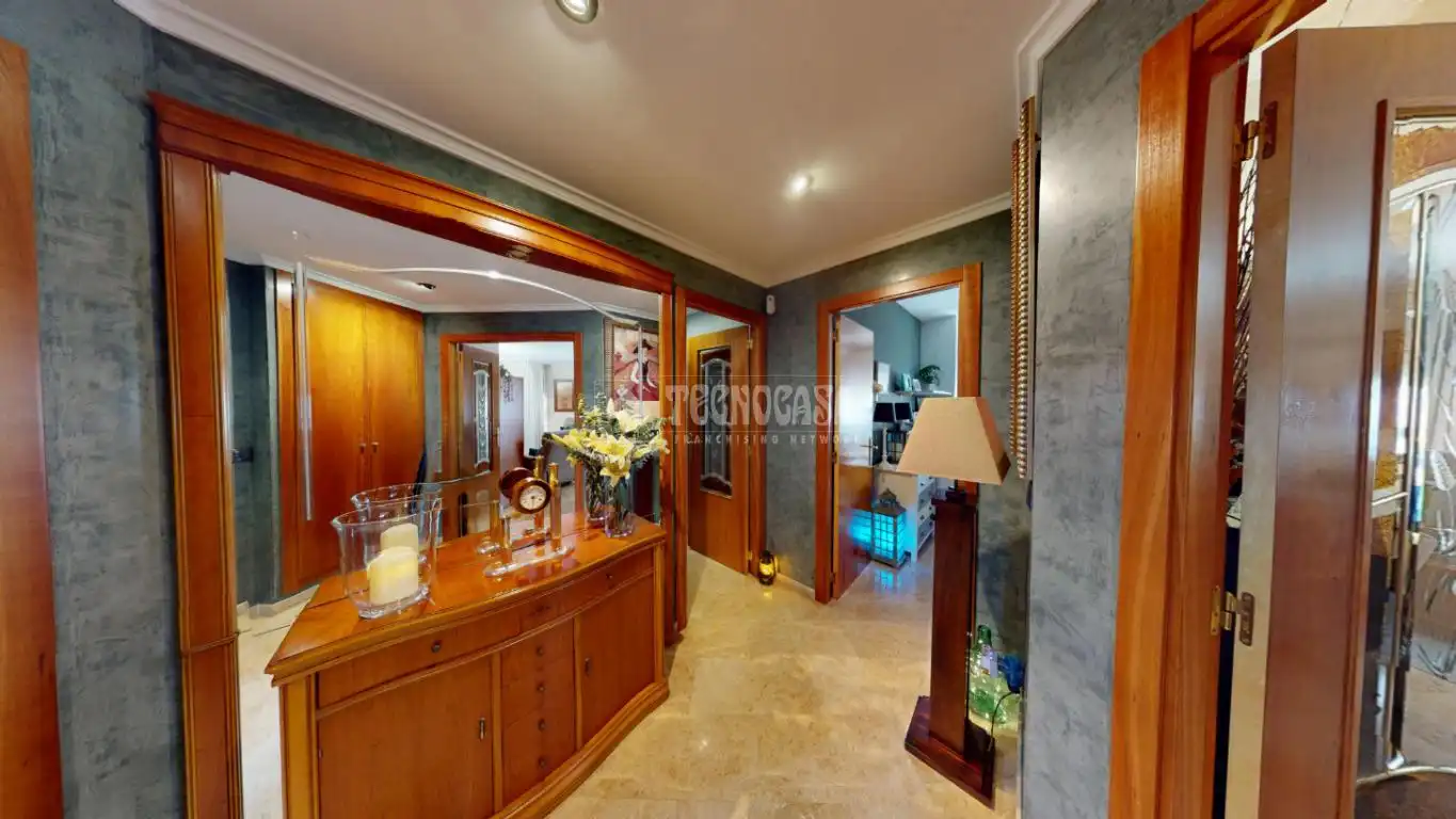 Flat for sale in Valencia  with Air Conditioner, Heating and Balcony