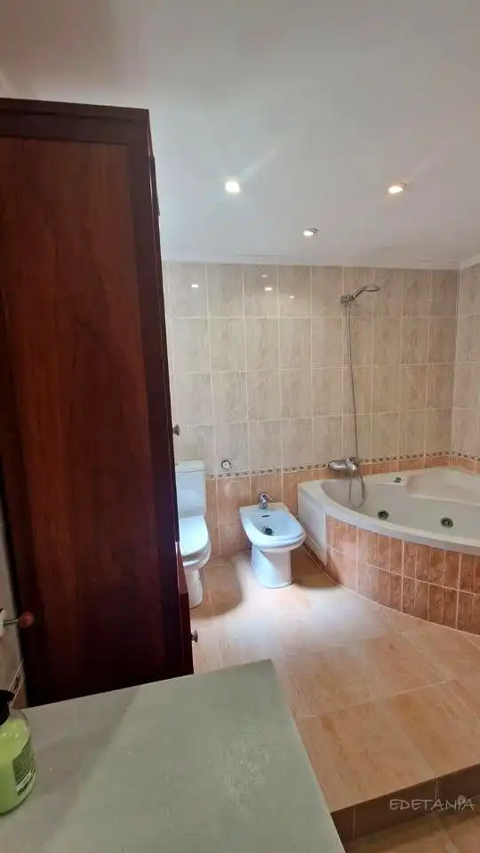 Baño de Piso de alquiler en Moncada con Aire acondicionado, Calefacción y Amueblado