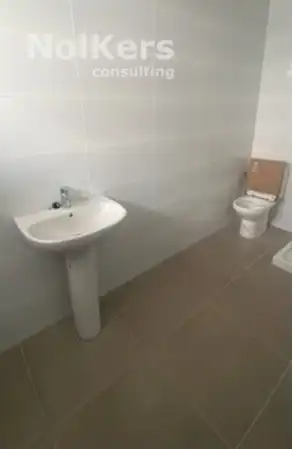 Badezimmer von Fabrikhallen zur Miete in L'Hospitalet de Llobregat mit Heizung