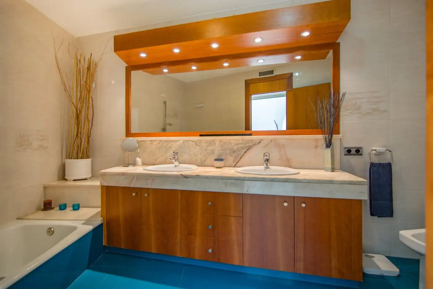 Houses for sale in Calle COMPOSITOR JOAQUIM SERRA, 3, Eixample - Horta Capallera