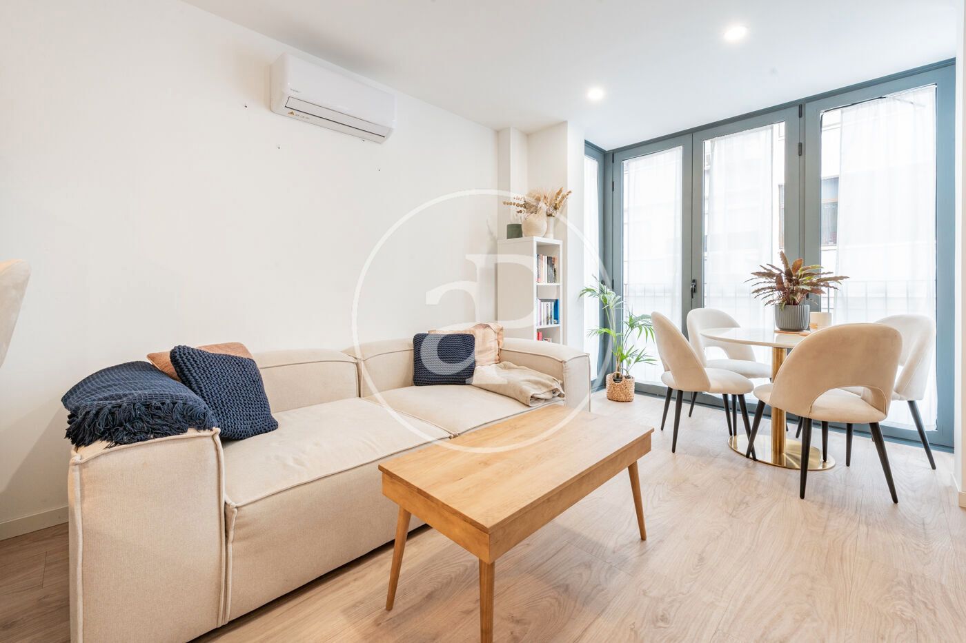 Living room of Flat for sale in  Madrid Capital  with Air Conditioner, Heating and Private garden