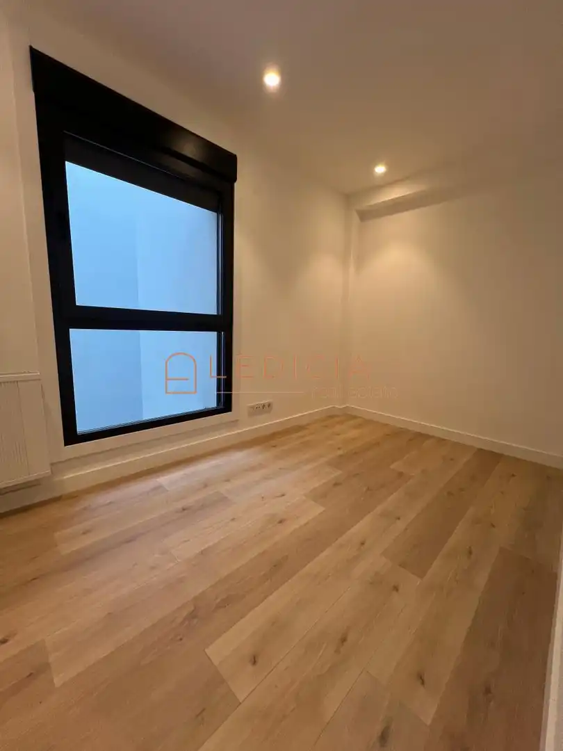 Flat with lift for sale in Sanjurjo Badía, imagen 16