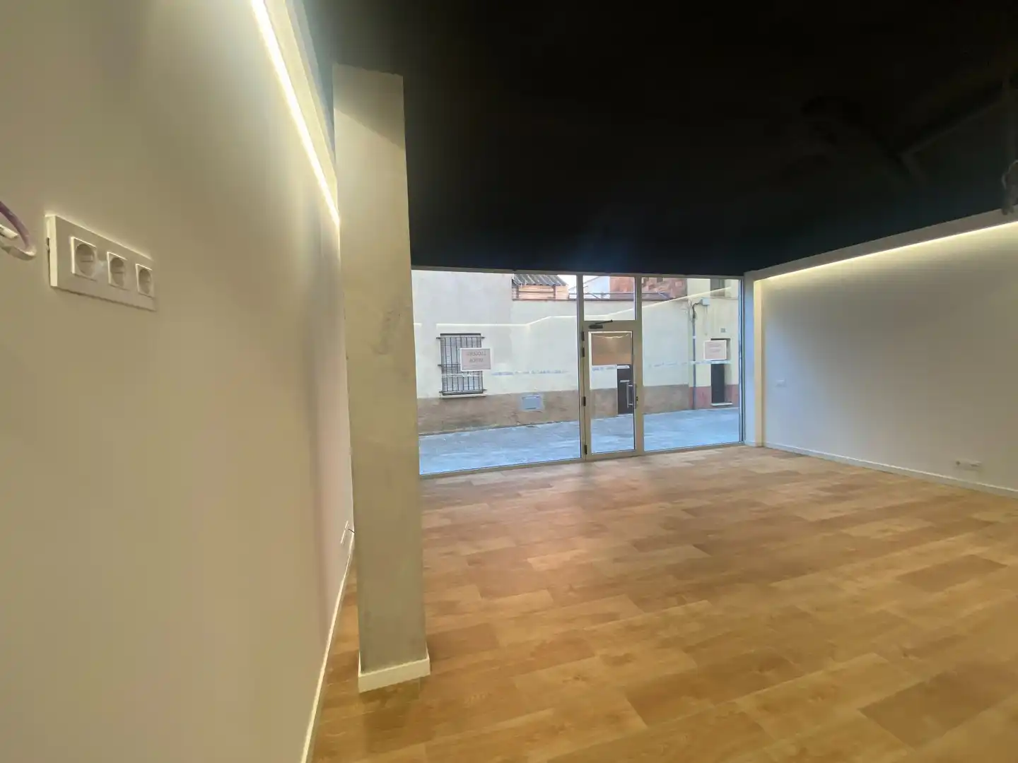 Local commercial à vendre à Eixample Sud – Migdia, imagen 2