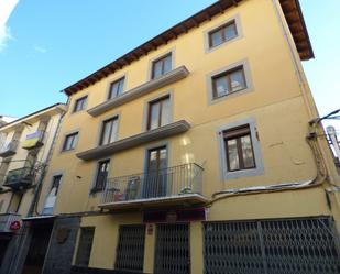 Vista exterior de Edifici en venda en Puigcerdà