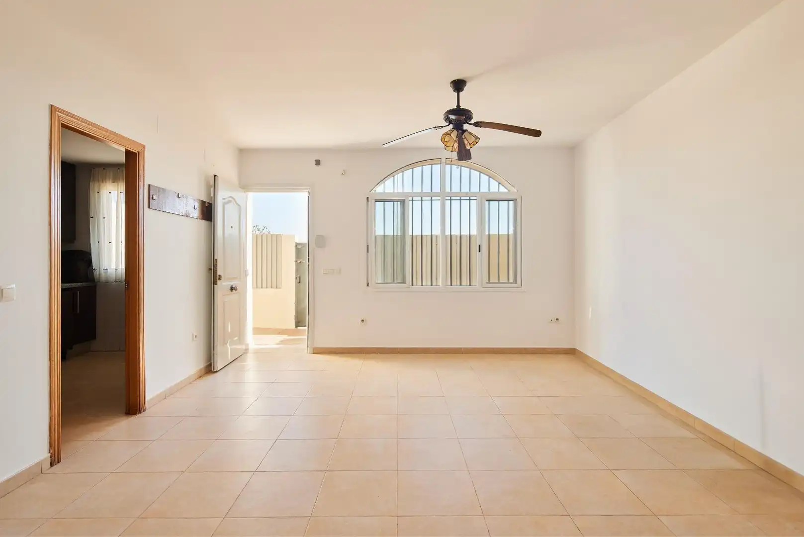 Casa adosada en venta en Medina Sidonia con Terraza, Balcón y Alarma