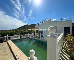 Vista exterior de Finca rústica en venda en Lucena amb Piscina