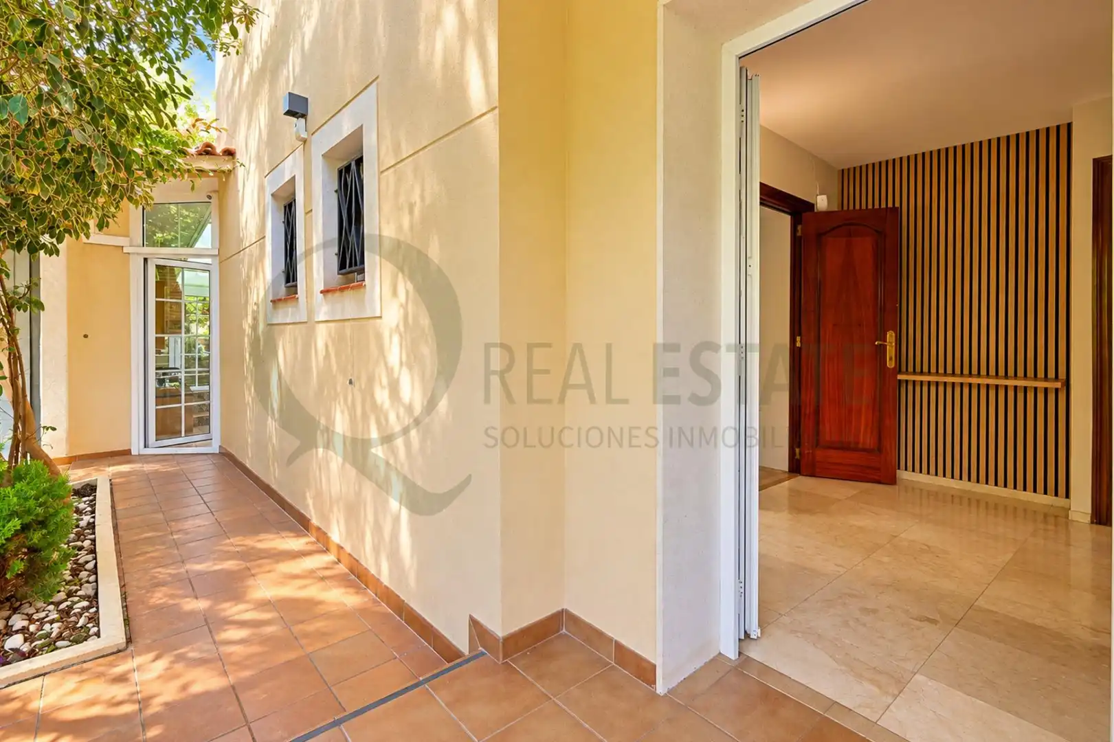 Außenansicht von Haus oder Chalet zum Verkauf in Alicante / Alacant mit Klimaanlage, Heizung und Privatgarten