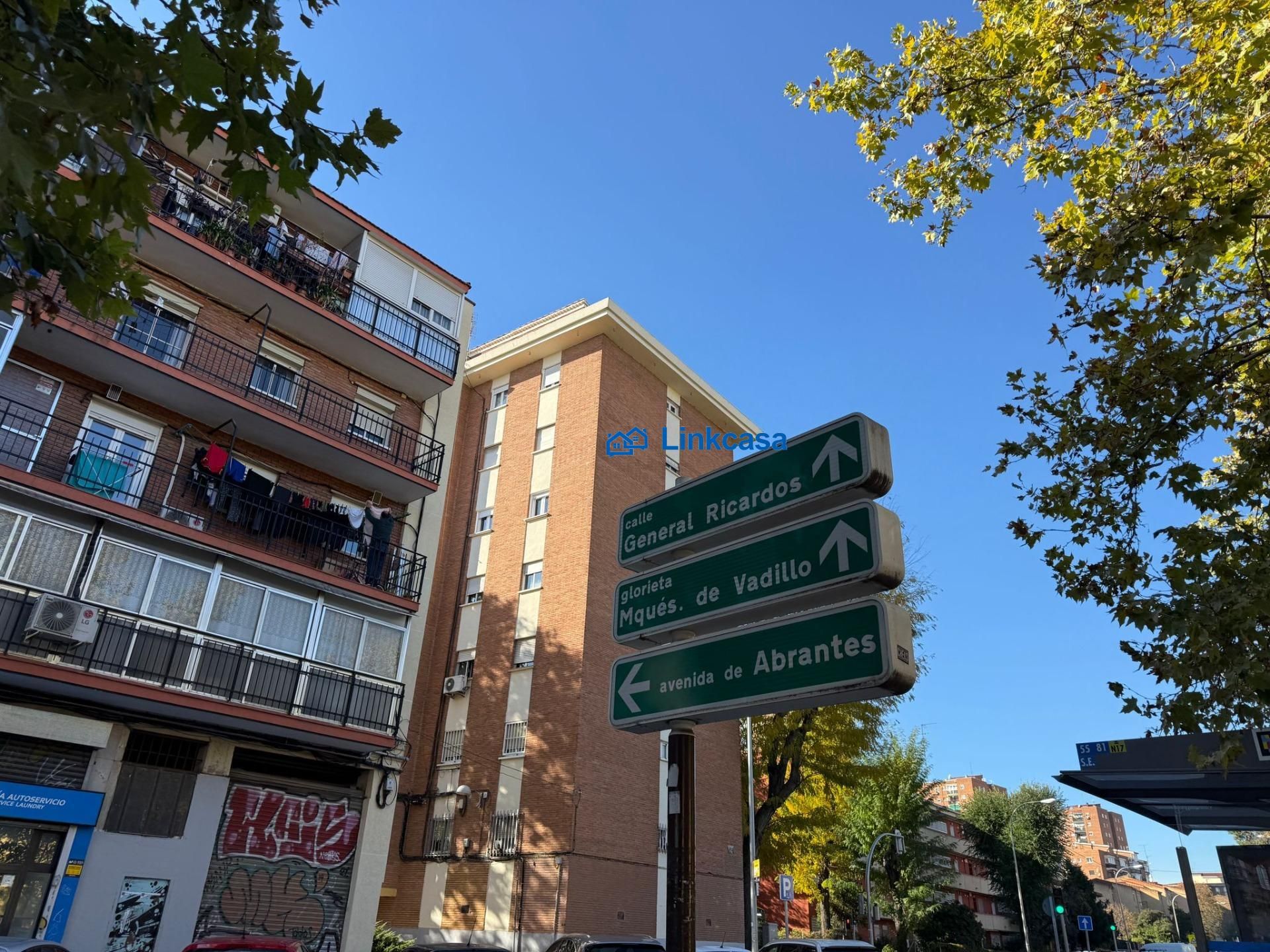 Vista exterior de Pis en venda en  Madrid Capital amb Terrassa i Balcó