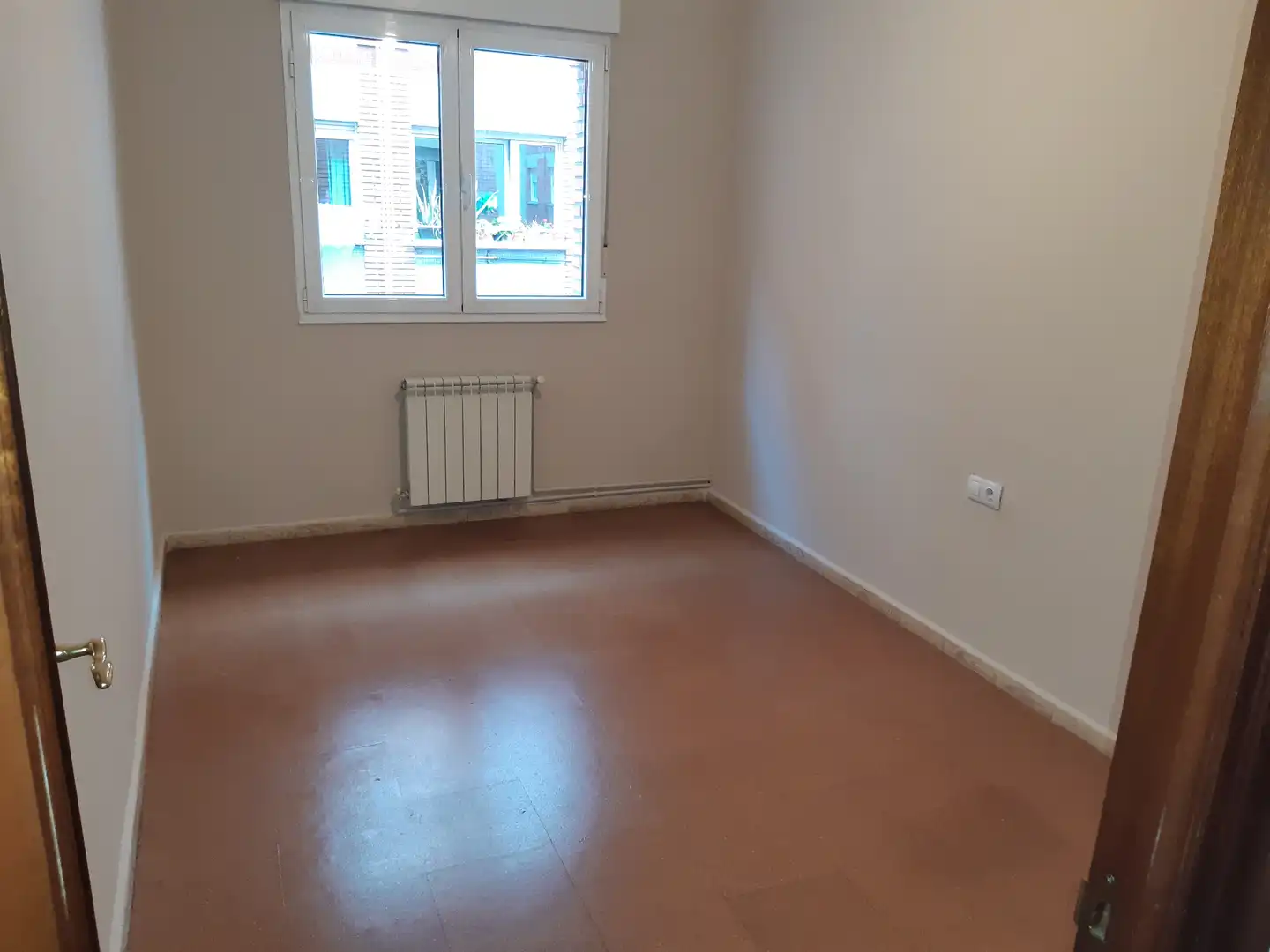 Dormitori de Pis en venda en Gijón  amb Calefacció, Parquet i Moblat