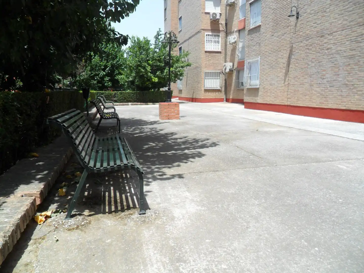 Parking de Piso de alquiler en Granada con Calefacción y Jardín privado