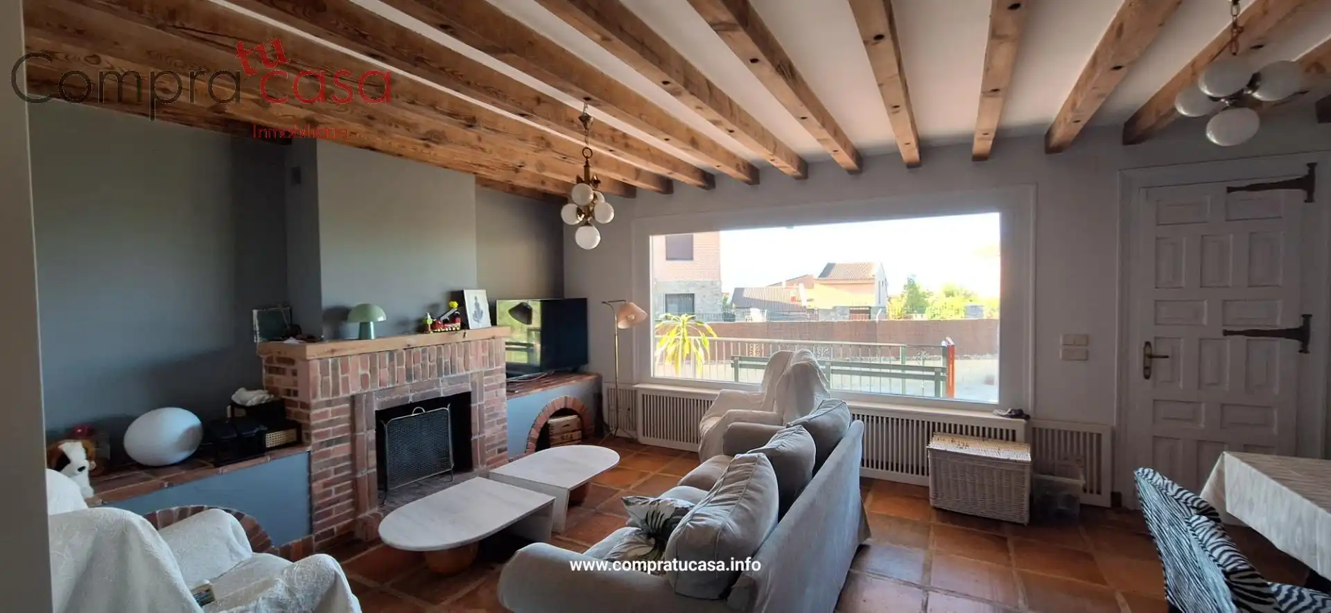 Sala d'estar de Casa o xalet en venda en La Lastrilla  amb Calefacció, Jardí privat i Terrassa