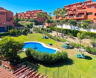 Jardí de Dúplex en venda en Estepona amb Terrassa, Traster i Piscina